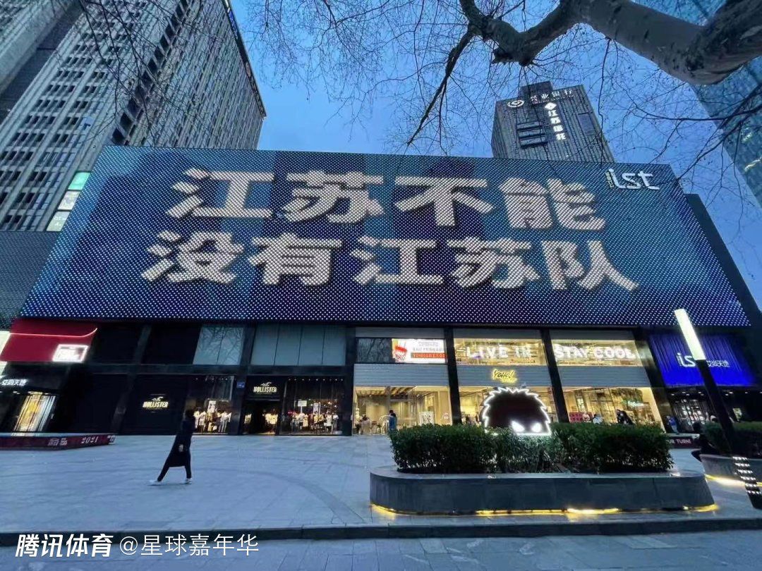 片中不乏枪战、飞车、爆破、打斗等惊险动作场面